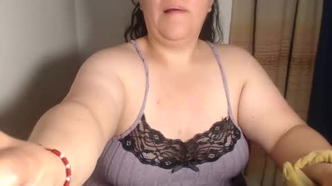 Snapshot of agathaaaa chatting on December 17, 2025, 10:43 am online show from December 17, 2025, 10:43 am