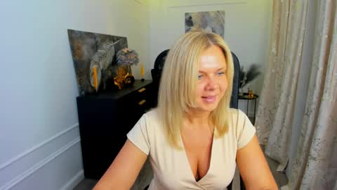 Snapshot of agathaklouin chatting on May 26, 2026, 7:10 pm Agatha online show from May 26, 2026, 7:10 pm
