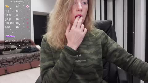 Snapshot of agelina_summer chatting on February 20, 2025, 6:17 am Agelina Lilly Laura online show from February 20, 2025, 6:17 am