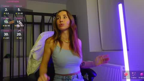 Snapshot of agelina_summer chatting on November 20, 2025, 7:02 pm Agelina Lilly Laura online show from November 20, 2025, 7:02 pm