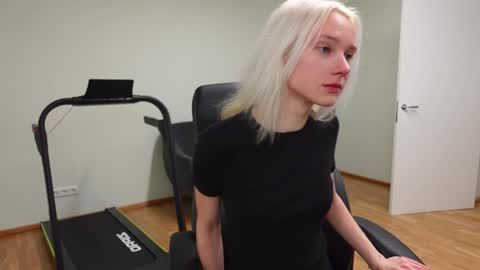 Snapshot of agelina_summer chatting on November 24, 2025, 5:45 pm Agelina Lilly Laura online show from November 24, 2025, 5:45 pm