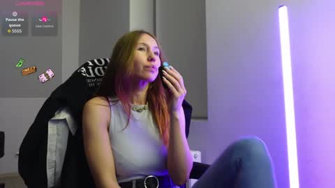 Snapshot of agelina_summer chatting on December 2, 2025, 8:48 pm Agelina Lilly Laura online show from December 2, 2025, 8:48 pm