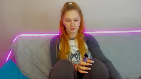 Snapshot of agnesarden chatting on October 28, 2025, 11:25 am AgnesArden online show from October 28, 2025, 11:25 am