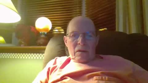 Snapshot of aguynrkfrd chatting on December 22, 2024, 9:44 am aguynrkfrd online show from December 22, 2024, 9:44 am