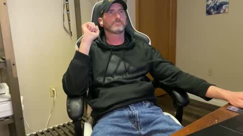 AhShucks online show from April 5, 2026, 4:31 am