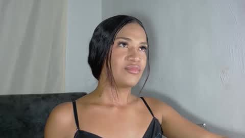 ahinara_doll_xx online show from May 21, 2026, 3:46 am