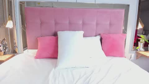 Snapshot of ahincale chatting on December 16, 2025, 8:14 pm AHINOA online show from December 16, 2025, 8:14 pm