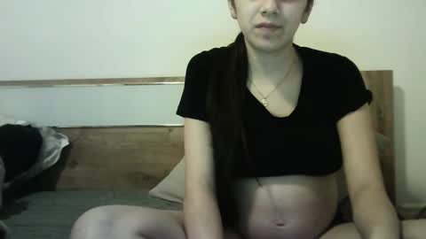 Selena online show from November 9, 2025, 7:23 pm