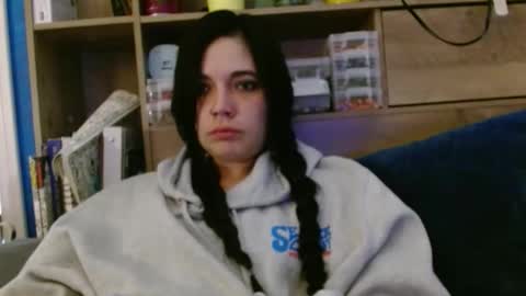 Kat online show from April 1, 2026, 6:49 pm