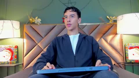 Snapshot of aiden_royce chatting on December 20, 2025, 3:24 am aiden_royce online show from December 20, 2025, 3:24 am