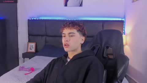 Aiden  online show from October 23, 2025, 12:04 pm