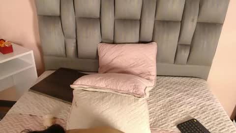 Snapshot of aiilynn_1 chatting on October 3, 2025, 11:57 pm Ailyn online show from October 3, 2025, 11:57 pm