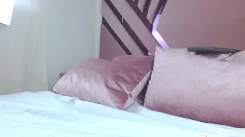 aiilynsmiith online show from November 10, 2025, 10:20 pm