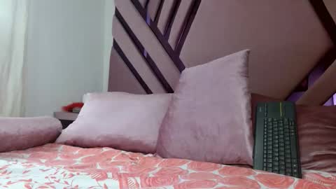 Snapshot of aiilynsmiith chatting on December 16, 2025, 7:30 pm aiilynsmiith online show from December 16, 2025, 7:30 pm