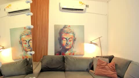 Snapshot of ailann_ chatting on October 22, 2025, 7:35 pm Alisson online show from October 22, 2025, 7:35 pm