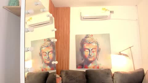 Snapshot of ailann_ chatting on November 1, 2025, 7:49 pm Alisson online show from November 1, 2025, 7:49 pm