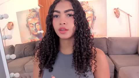 Snapshot of ailann_ chatting on November 18, 2025, 7:40 pm Alisson online show from November 18, 2025, 7:40 pm