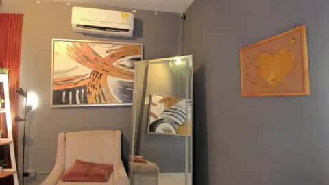 Alisson online show from April 15, 2026, 7:43 pm