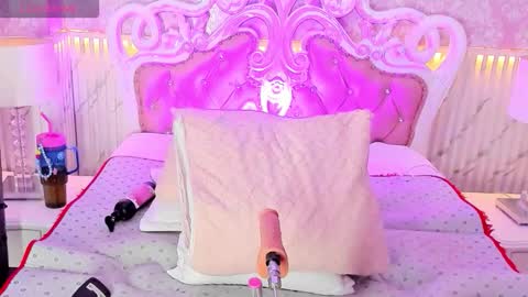 Snapshot of ailee_naughty chatting on November 22, 2025, 10:53 pm online show from November 22, 2025, 10:53 pm