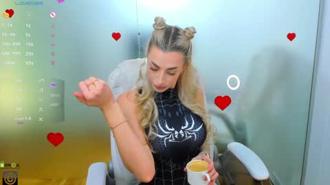 Allie  online show from November 1, 2025, 8:38 am