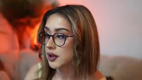 Snapshot of aileenaxa chatting on April 19, 2026, 8:22 pm Aileen online show from April 19, 2026, 8:22 pm