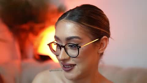 Snapshot of aileenaxa chatting on April 21, 2026, 1:42 am Aileen online show from April 21, 2026, 1:42 am