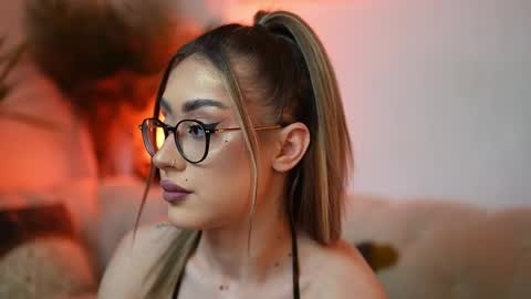 Snapshot of aileenaxa chatting on April 27, 2026, 8:40 pm Aileen online show from April 27, 2026, 8:40 pm