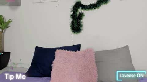 Ainoa  online show from December 2, 2025, 12:32 pm