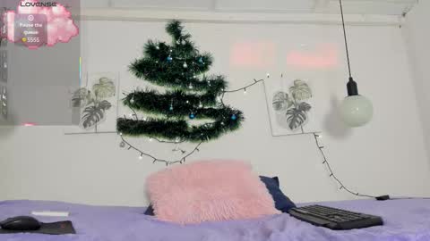 Ainoa  online show from December 16, 2025, 1:27 pm