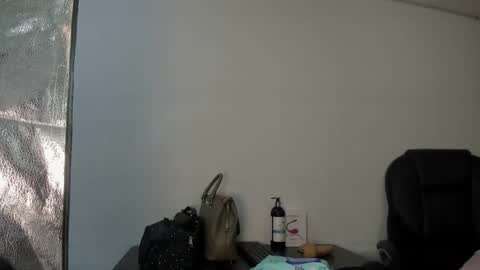 Aisha online show from December 15, 2025, 2:27 am