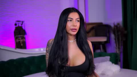 Snapshot of aishaadevoe chatting on November 20, 2025, 7:35 pm Maddy online show from November 20, 2025, 7:35 pm