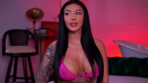 Snapshot of aishaadevoe chatting on November 25, 2025, 7:25 pm Maddy online show from November 25, 2025, 7:25 pm