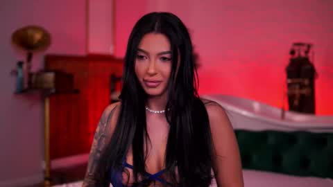 Snapshot of aishaadevoe chatting on December 1, 2025, 7:19 pm Maddy online show from December 1, 2025, 7:19 pm