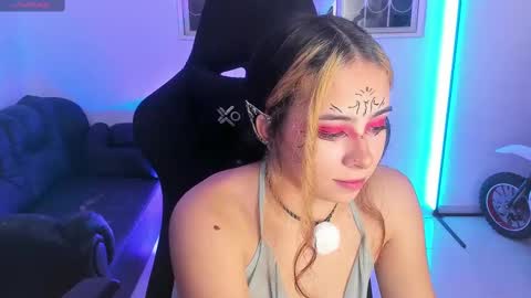 aishelyng20 online show from October 7, 2025, 10:29 pm