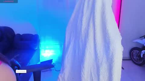 aishelyng20 online show from November 23, 2025, 5:24 pm