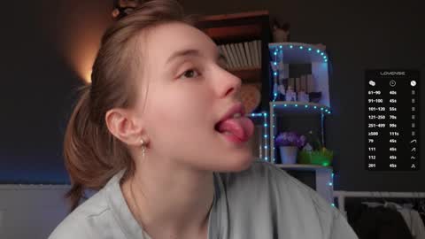 Aliza online show from May 20, 2026, 1:23 am