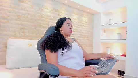 Snapshot of aitana_cole chatting on February 26, 2026, 3:38 am AITANA online show from February 26, 2026, 3:38 am