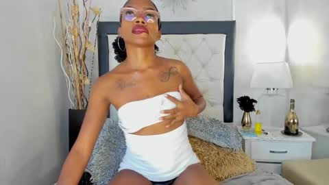 Snapshot of aitanabhele chatting on November 7, 2025, 7:58 pm Aitana online show from November 7, 2025, 7:58 pm