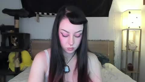 Snapshot of aivie chatting on July 18, 2026, 8:07 am Aivie Pink online show from July 18, 2026, 8:07 am