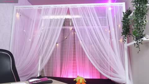             online show from October 13, 2025, 8:42 pm