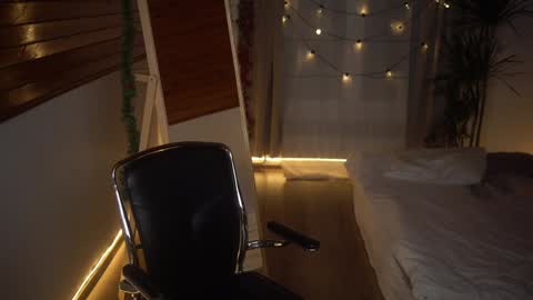 Akaneiro online show from December 18, 2024, 4:39 pm