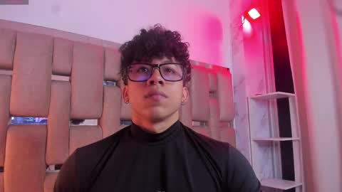 akazaboy online show from November 4, 2025, 5:50 am