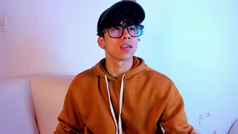 akazaboy online show from April 12, 2026, 5:45 am