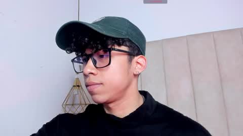Snapshot of akazaboy chatting on April 17, 2026, 8:23 pm akazaboy online show from April 17, 2026, 8:23 pm