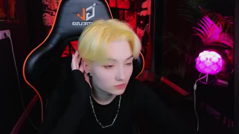 Akemi online show from March 7, 2025, 5:49 pm