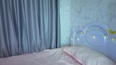 Snapshot of akino_hen chatting on November 3, 2025, 4:41 pm Kim online show from November 3, 2025, 4:41 pm