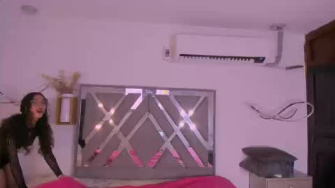 Akira online show from September 19, 2025, 4:25 am