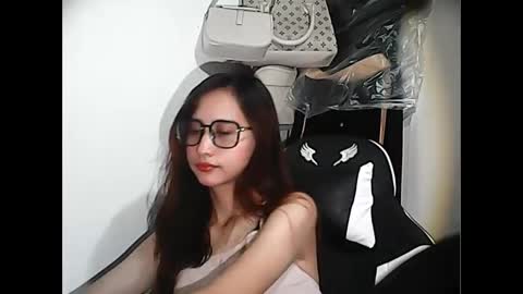 Snapshot of akira_z101 chatting on December 26, 2024, 11:43 am akira_z101 online show from December 26, 2024, 11:43 am
