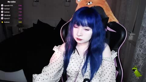 akirahartyx online show from January 18, 2025, 3:27 pm