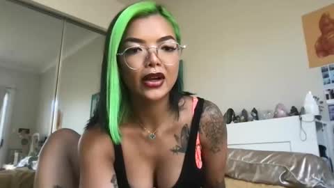 Snapshot of akirazayy chatting on December 3, 2025, 5:15 am Akira Zay online show from December 3, 2025, 5:15 am